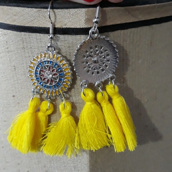 Earrings - Picture 2 of 3